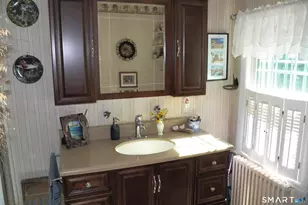 559 N Elm St, Wallingford, CT 06492 - Photo 16