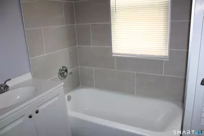 45 Grandview Terrace #1st floor, Hartford, CT 06114 - Photo 8
