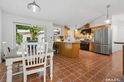 850 Litchfield Turnpike, Bethany, CT 06524 - Photo 10
