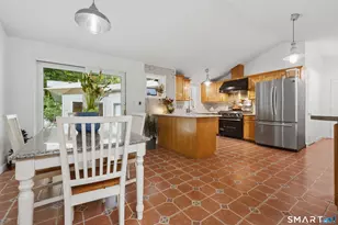 850 Litchfield Turnpike, Bethany, CT 06524 - Photo 10