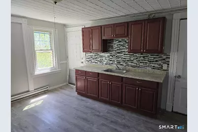 219 Woodlawn Terrace #3rd floor, Waterbury, CT 06710 - Photo 4