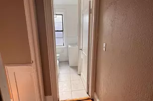 40 Sanford Pl, Bridgeport, CT 06604 - Photo 4