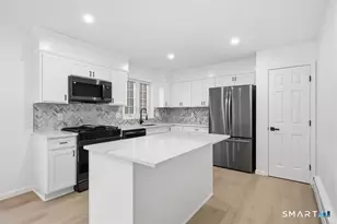 70 Victoria Ct, Hamden, CT 06514 - Photo 4