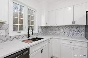 70 Victoria Ct, Hamden, CT 06514 - Photo 2