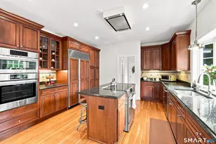 9 Whitehall Ct, Middlebury, CT 06762 - Photo 8