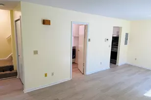64 Deerwood Ln, Waterbury, CT 06704 - Photo 4
