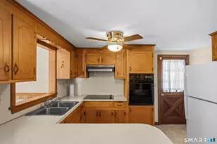 72 Occum Ln, Montville, CT 06382 - Photo 8