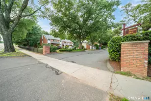 5 Danforth Ln, West Hartford, CT 06110 - Photo 2
