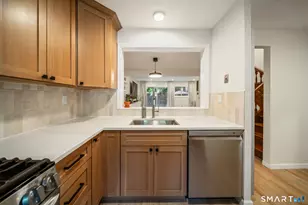 5 Danforth Ln, West Hartford, CT 06110 - Photo 8