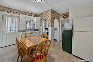 17 Borodell Pl, New London, CT 06320 - Photo 8