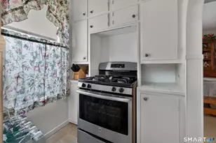 17 Borodell Pl, New London, CT 06320 - Photo 10