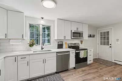 26 Glenwood Street, Enfield, CT 06082 - Photo 8