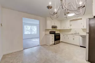 54 Oak St, Middletown, CT 06457 - Photo 2