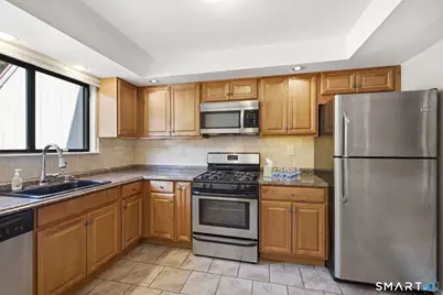 67 Cambridge Court #67, Beacon Falls, CT 06403 - Photo 2