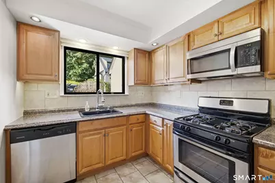 67 Cambridge Court #67, Beacon Falls, CT 06403 - Photo 4