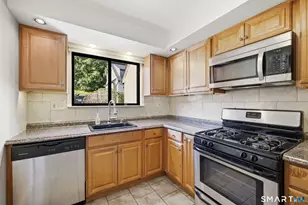 67 Cambridge Ct, Beacon Falls, CT 06403 - Photo 4