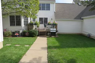 32 Pickering Ln, Wethersfield, CT 06109 - Photo 2