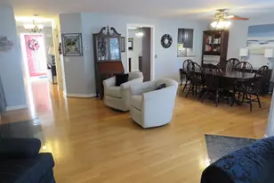 32 Pickering Ln, Wethersfield, CT 06109 - Photo 10