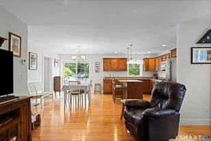 8 Mather Cir, Windsor Locks, CT 06096 - Photo 10