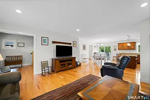 8 Mather Cir, Windsor Locks, CT 06096 - Photo 8