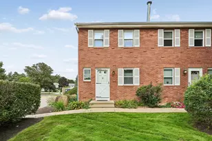 1 E Gate Ln, Hamden, CT 06514 - Photo 2