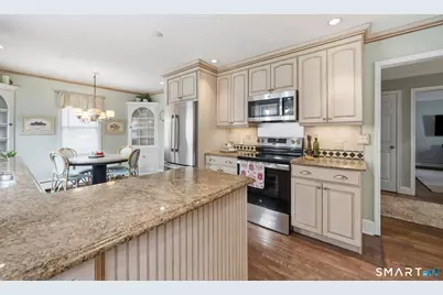32 Crown Street, Trumbull, CT 06611 - Photo 16