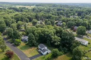 5 Butternut Dr, Bloomfield, CT 06002 - Photo 2