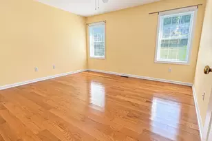 162 Thistle Pond Dr, Bloomfield, CT 06002 - Photo 8