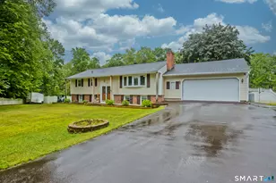 31 Jewel St, Enfield, CT 06082 - Photo 2