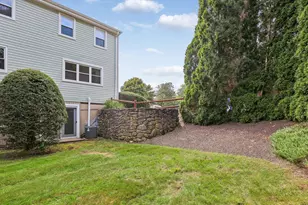 1 E Gate Ln, Hamden, CT 06514 - Photo 16