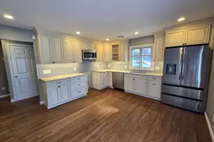 9 Lakeview Ave, Shelton, CT 06484 - Photo 6