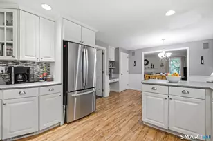 39 Laurel Ln, Simsbury, CT 06070 - Photo 8
