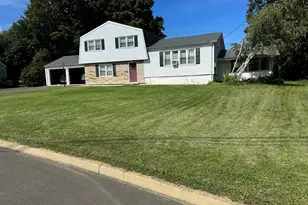 5 Rolling Ln, Norwalk, CT 06851 - Photo 2