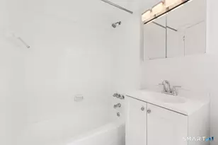 124 Woodside Green, Stamford, CT 06840 - Photo 14