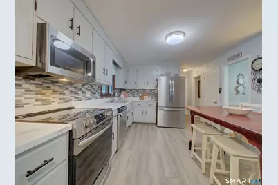 24 Queen Eleanor Drive, Ledyard, CT 06335 - Photo 2