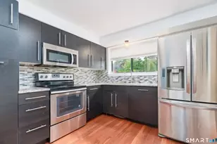 1 Canterbury Ct, Middletown, CT 06457 - Photo 6