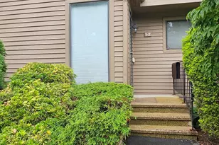 1 Canterbury Ct, Middletown, CT 06457 - Photo 2