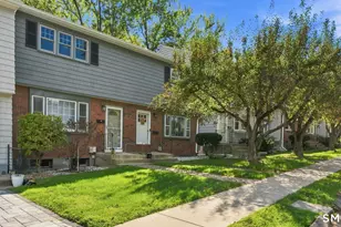 12 Towne House Ln, Wethersfield, CT 06109 - Photo 2