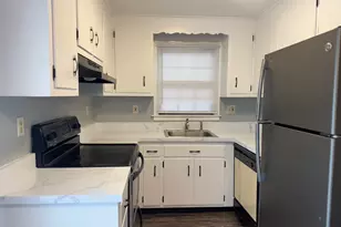 19 Goodwin St, Manchester, CT 06040 - Photo 2