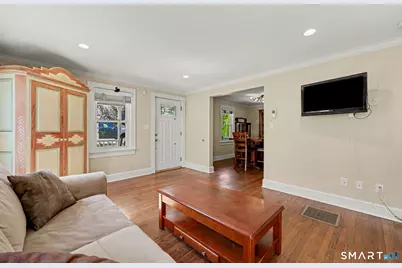 215 Knickerbocker Avenue, Stamford, CT 06907 - Photo 2
