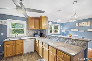 19 Marion St, Hartford, CT 06106 - Photo 8