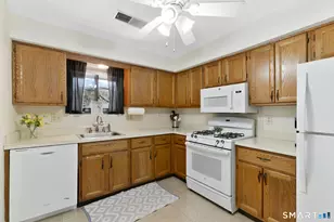 140 Thompson St, East Haven, CT 06513 - Photo 14