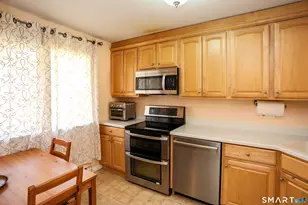 19 Woodway Rd, Stamford, CT 06907 - Photo 12