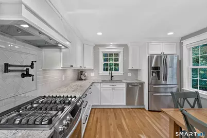 26 Minister Brook Drive, Simsbury, CT 06070 - Photo 8