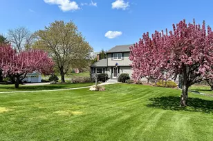 21 Watson Dr, Simsbury, CT 06070 - Photo 2