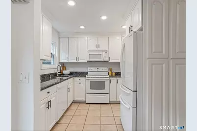19 Colonial Road #6, Stamford, CT 06906 - Photo 10