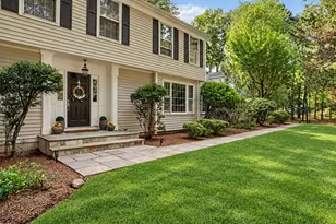 550 Wellington Dr, Fairfield, CT 06824 - Photo 2