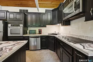 5 Old Lantern Dr S, Bethel, CT 06801 - Photo 8