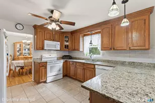 29 Harvest Ln, Milford, CT 06461 - Photo 4