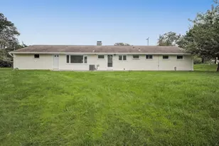 401 Juniper Ln, Cheshire, CT 06410 - Photo 2